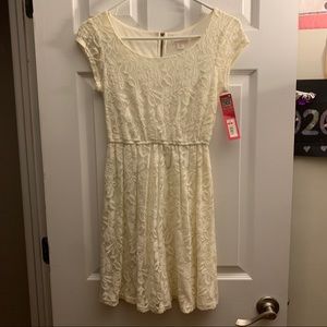 💃🏻24hr DRESS SALE!💃🏻 NWT off white lace dress